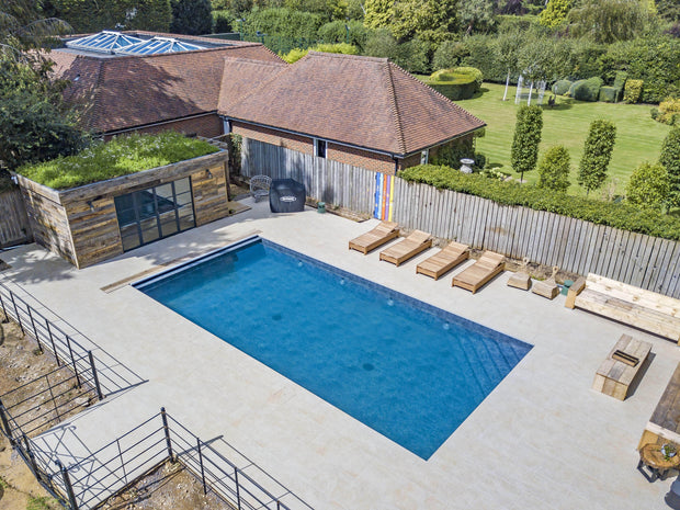 Blissful Beaconsfield Swimming Pool