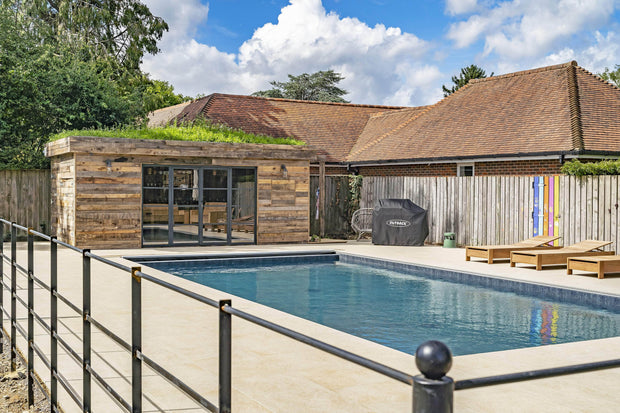 Blissful Beaconsfield Swimming Pool
