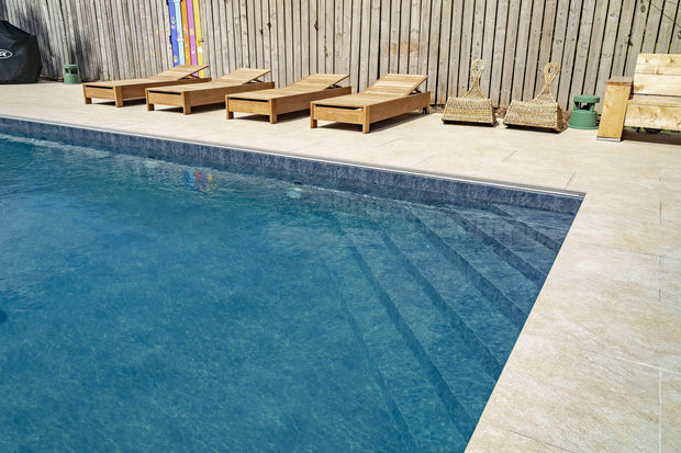 Blissful Beaconsfield Swimming Pool