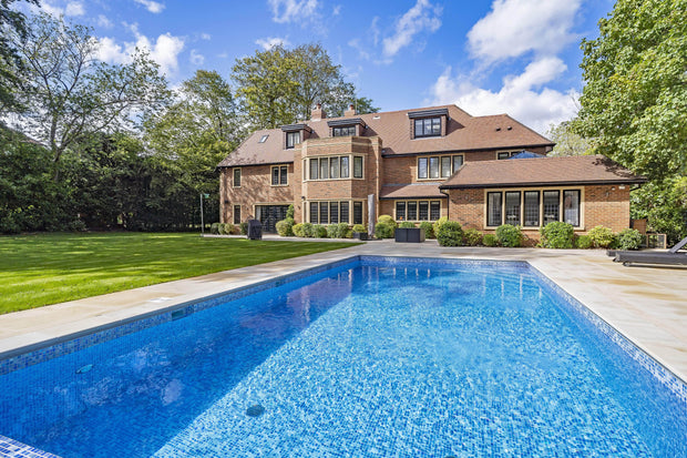 Bold Beaconsfield Swimming Pool