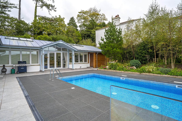 Dazzling Devon Swimming Pool